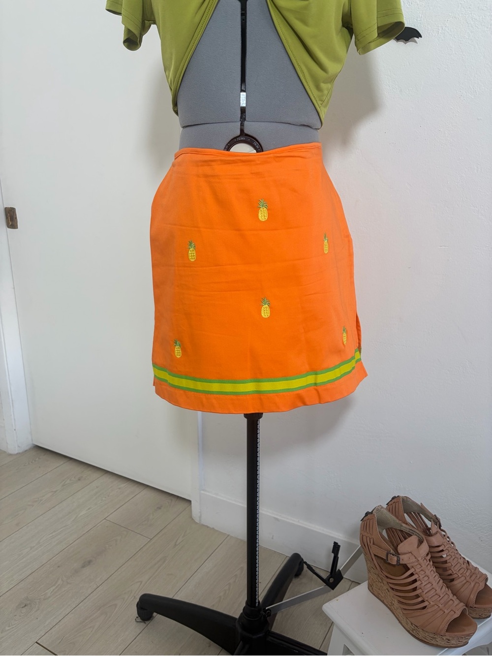 Bamboo Traders Orange Pineapple Embroidered Skort